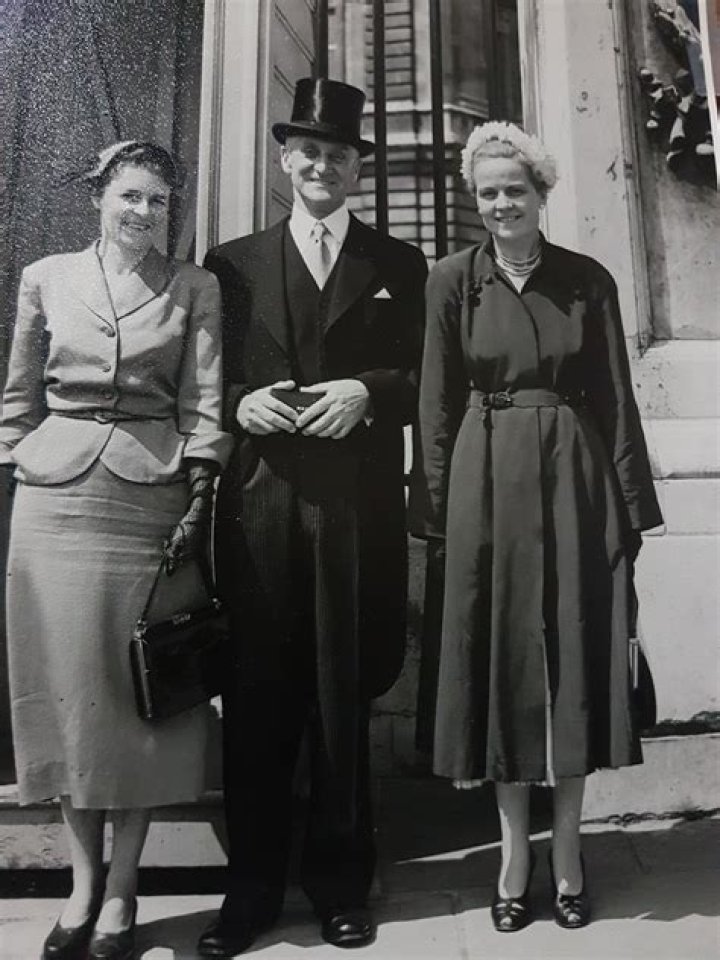 Les Crawley